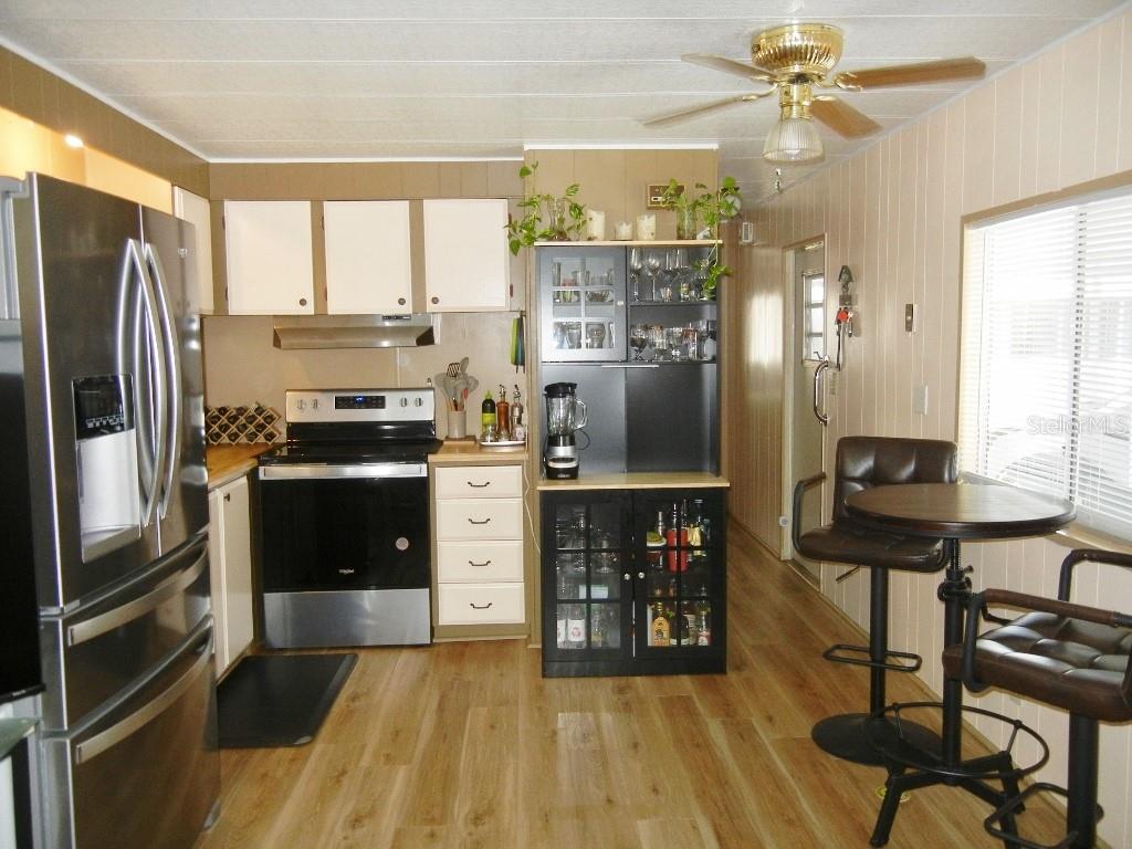 212 RUE DE PONT, TAVARES, FL, 32778
