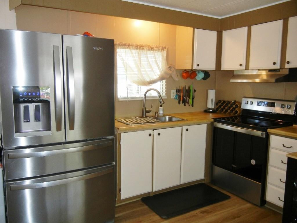 212 RUE DE PONT, TAVARES, FL, 32778