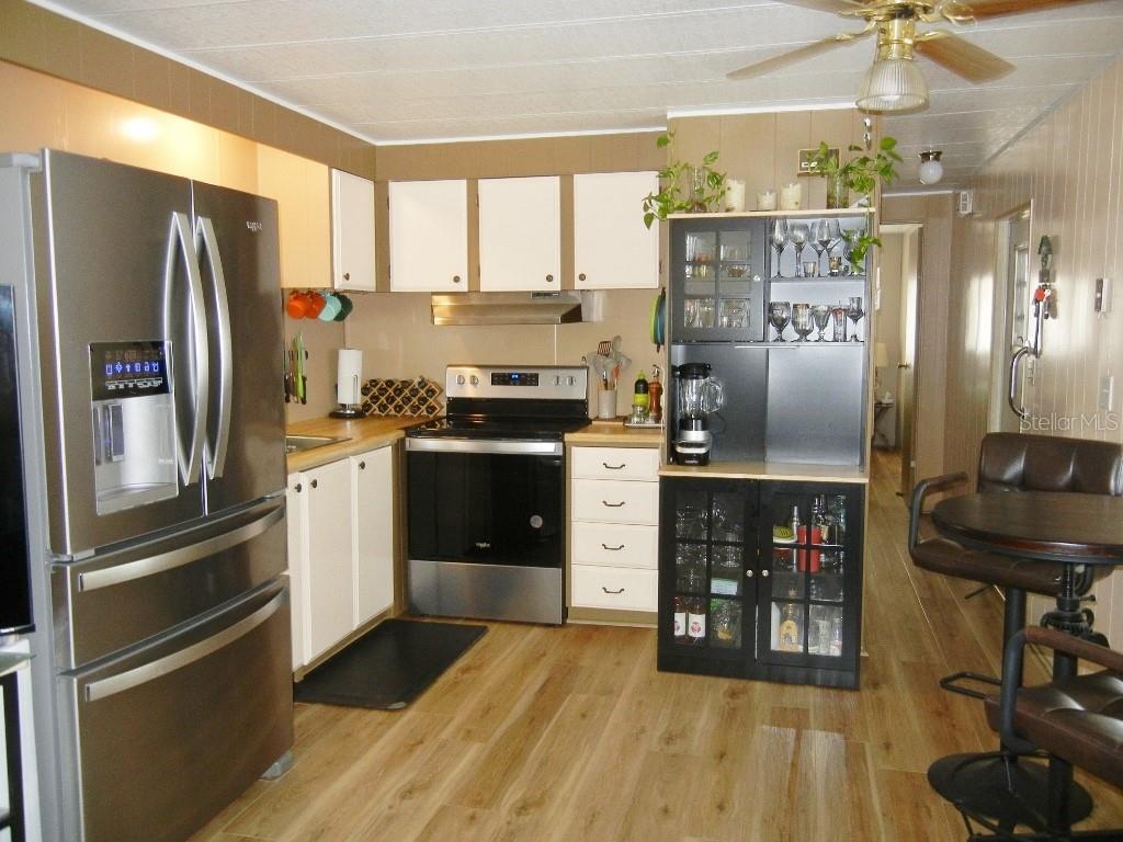212 RUE DE PONT, TAVARES, FL, 32778