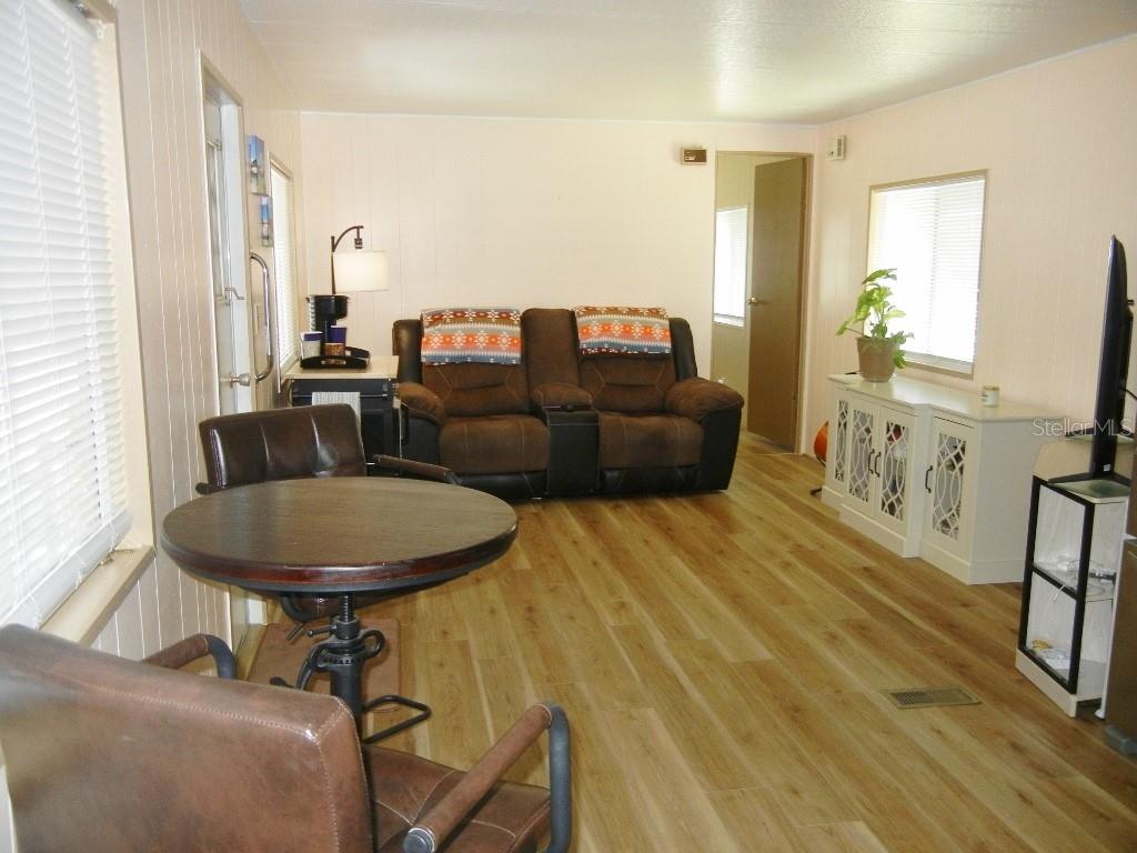 212 RUE DE PONT, TAVARES, FL, 32778