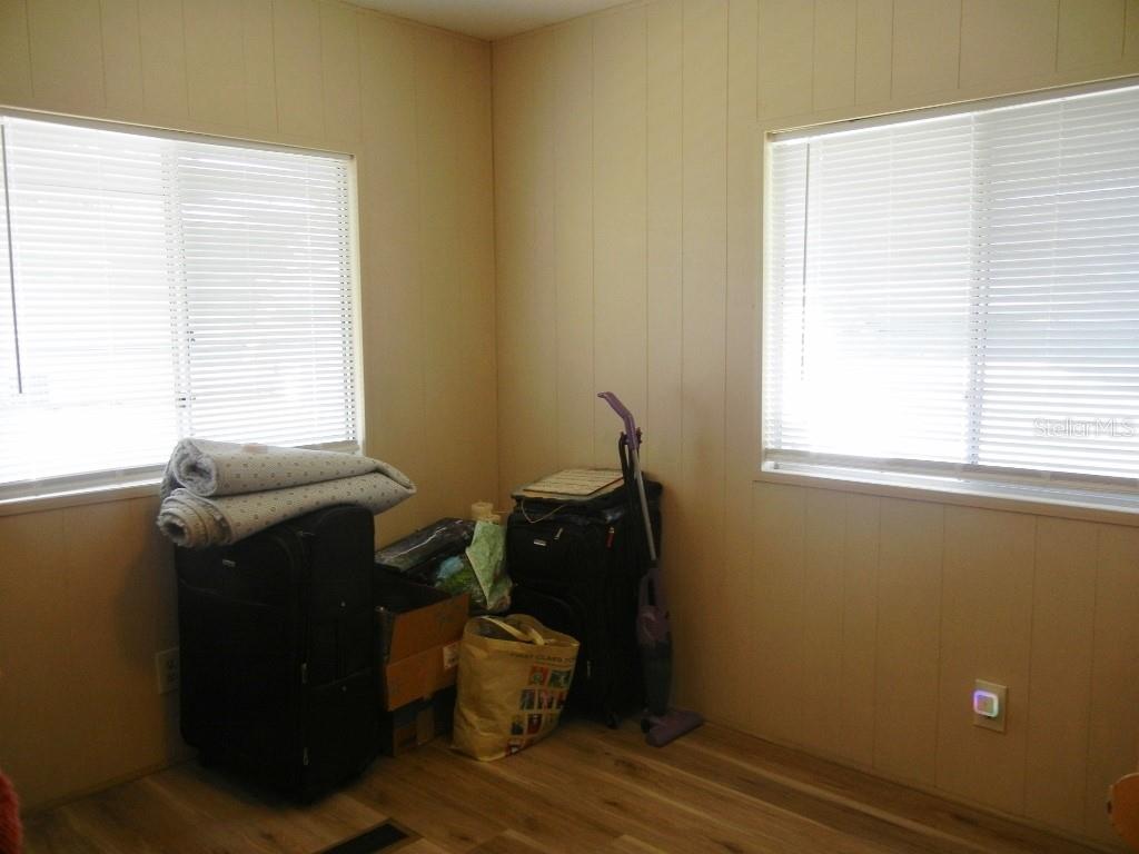 212 RUE DE PONT, TAVARES, FL, 32778