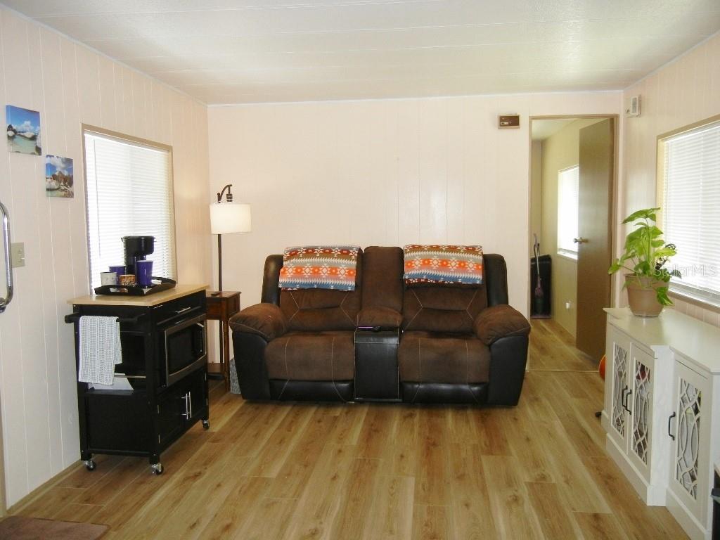 212 RUE DE PONT, TAVARES, FL, 32778