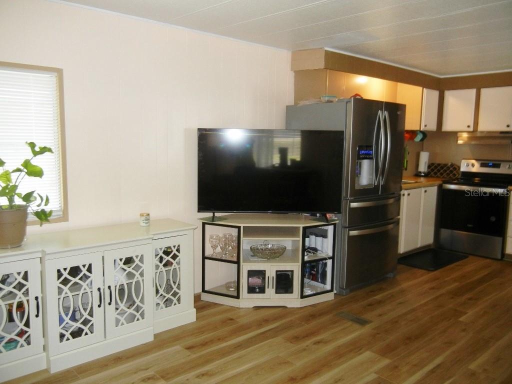 212 RUE DE PONT, TAVARES, FL, 32778