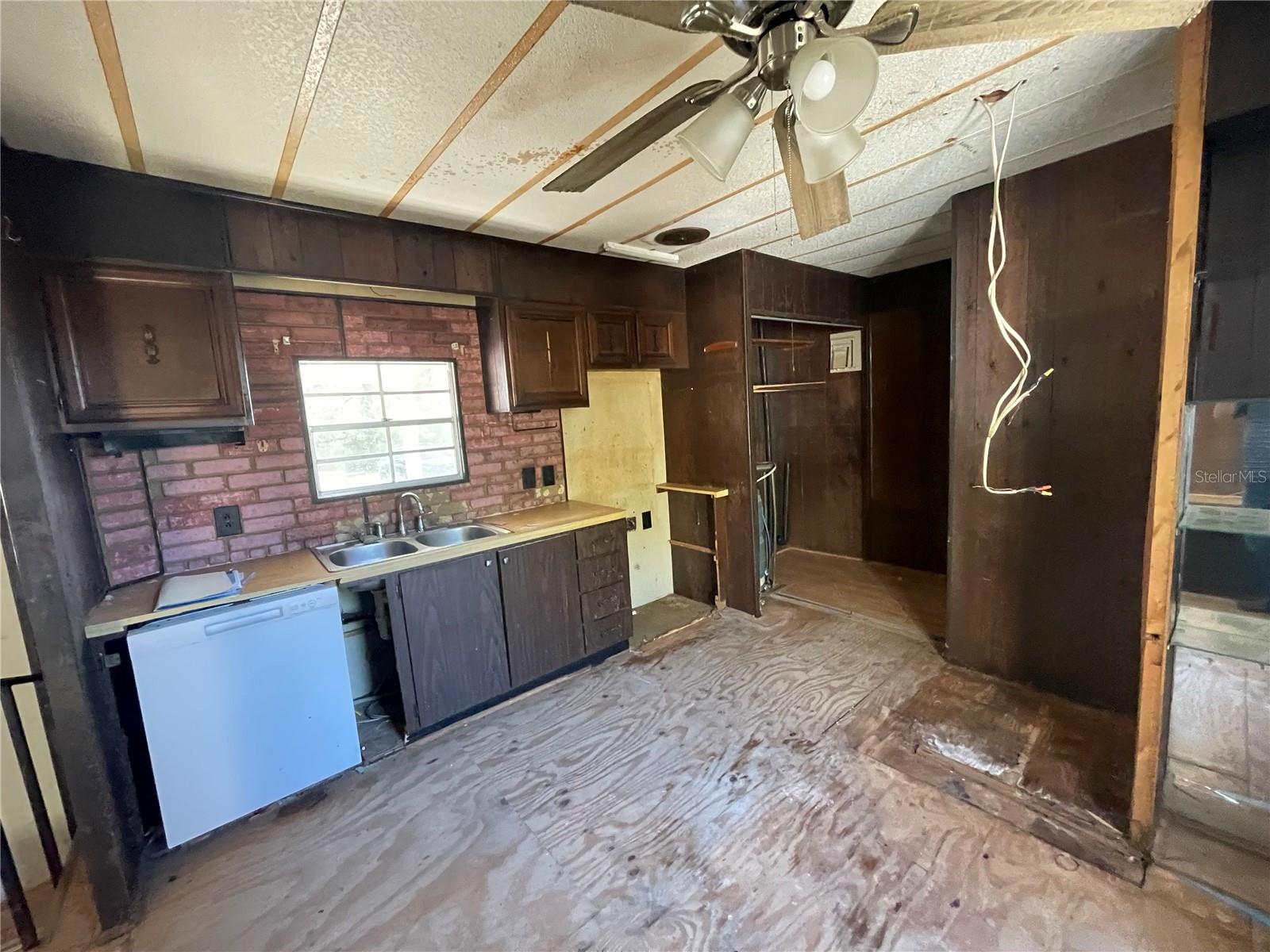 31725 SPRUCE DR, EUSTIS, FL, 32736