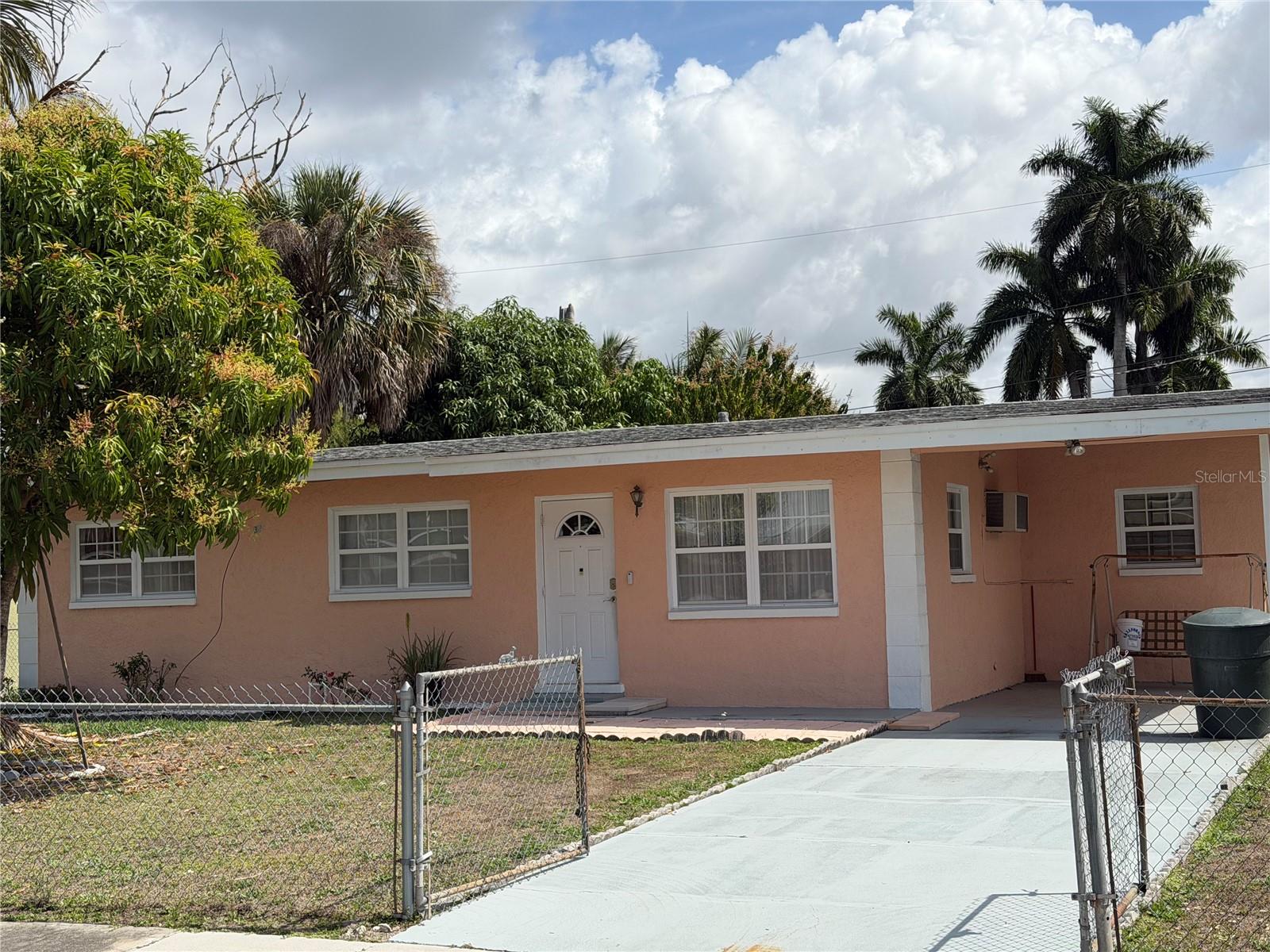 32 ROANOKE DR #0, FORT MYERS, FL, 33905