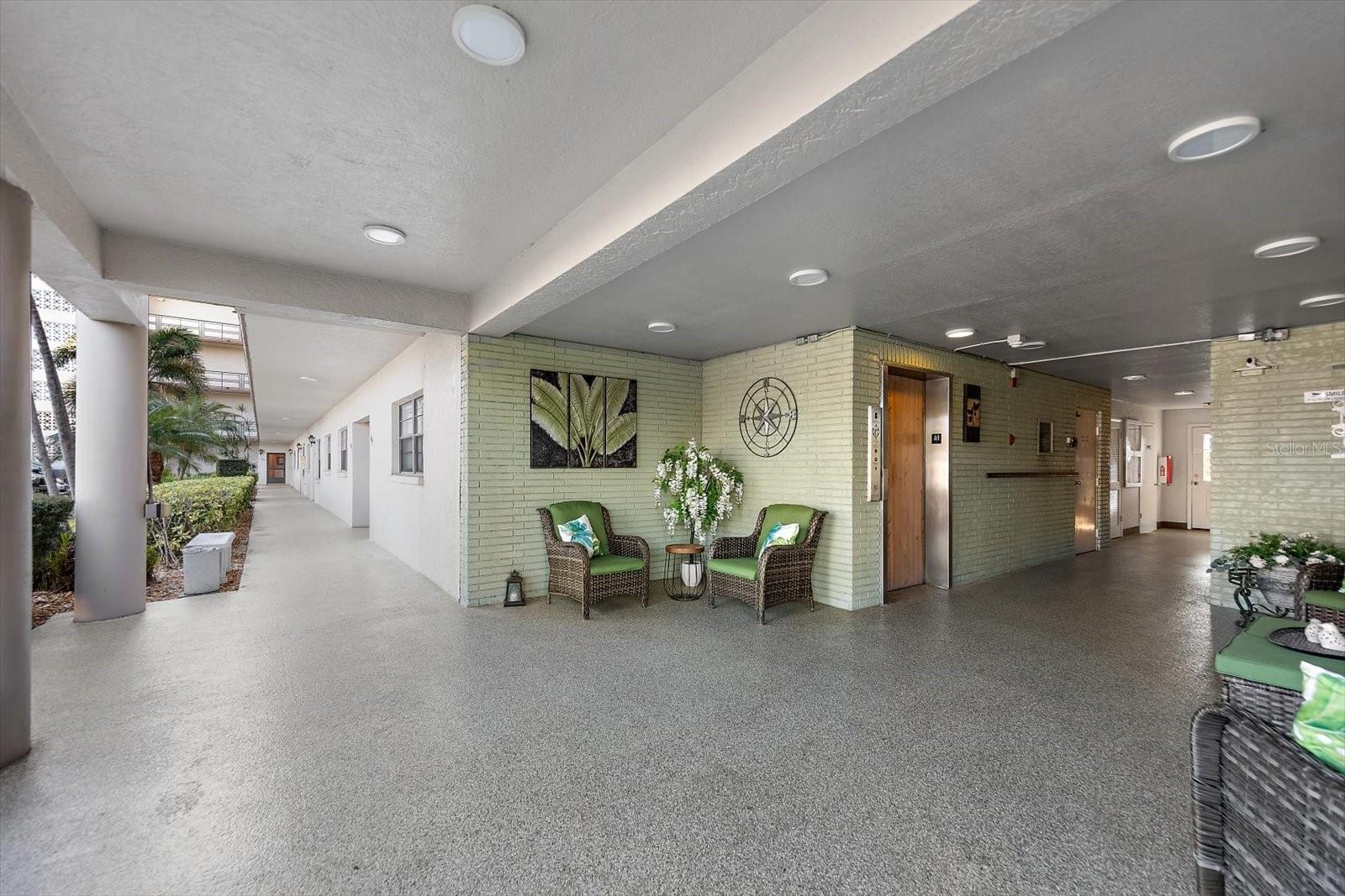 6080 80 ST N #102, ST PETERSBURG, FL, 33709