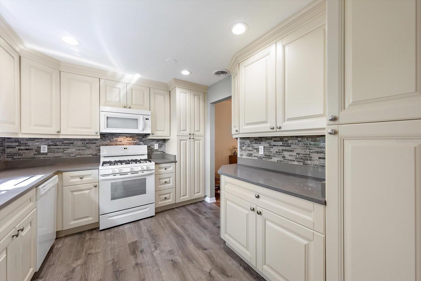 6080 80 ST N #102, ST PETERSBURG, FL, 33709
