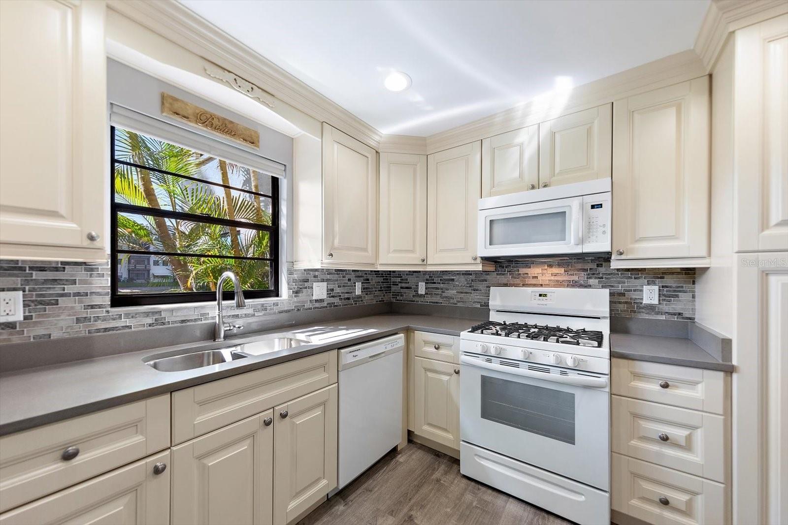 6080 80 ST N #102, ST PETERSBURG, FL, 33709