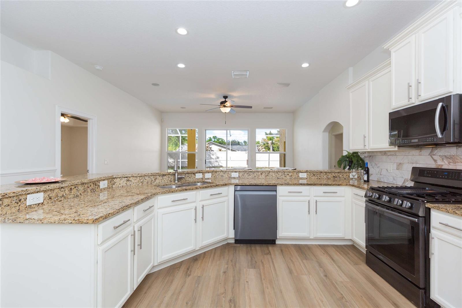 304 APACHE LN, SEFFNER, FL, 33584