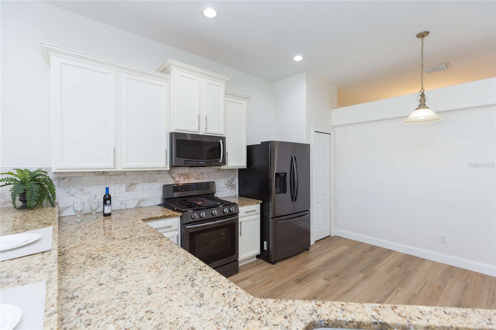 304 APACHE LN, SEFFNER, FL, 33584