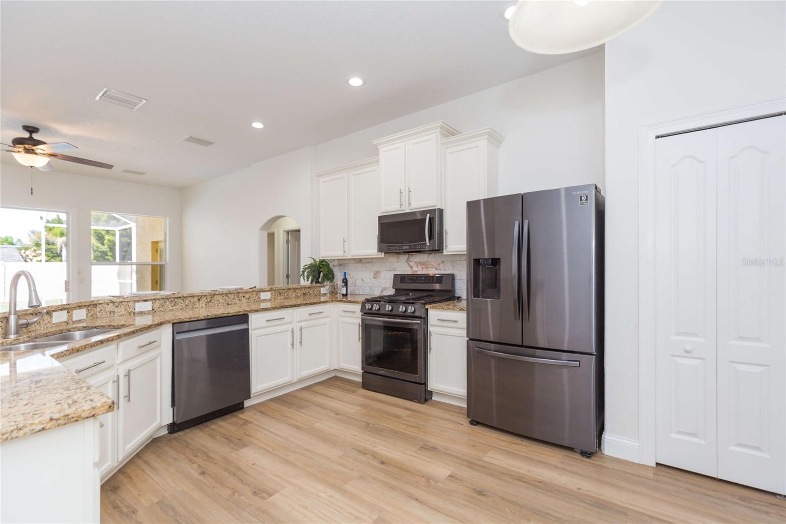 304 APACHE LN, SEFFNER, FL, 33584