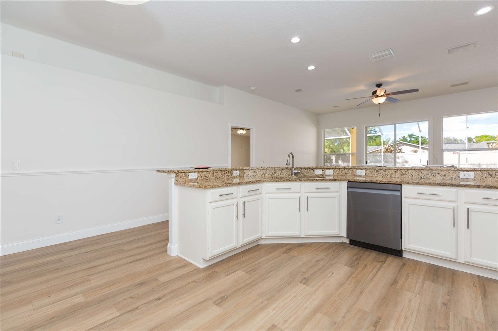 304 APACHE LN, SEFFNER, FL, 33584
