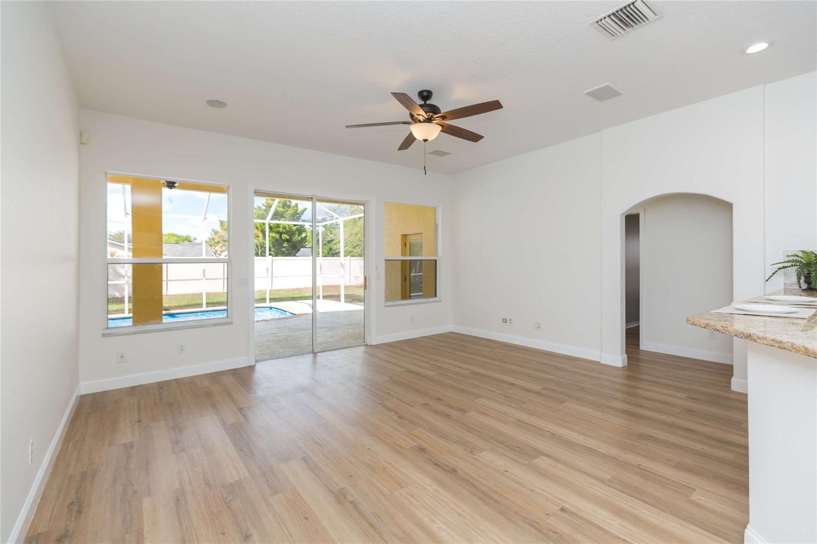 304 APACHE LN, SEFFNER, FL, 33584