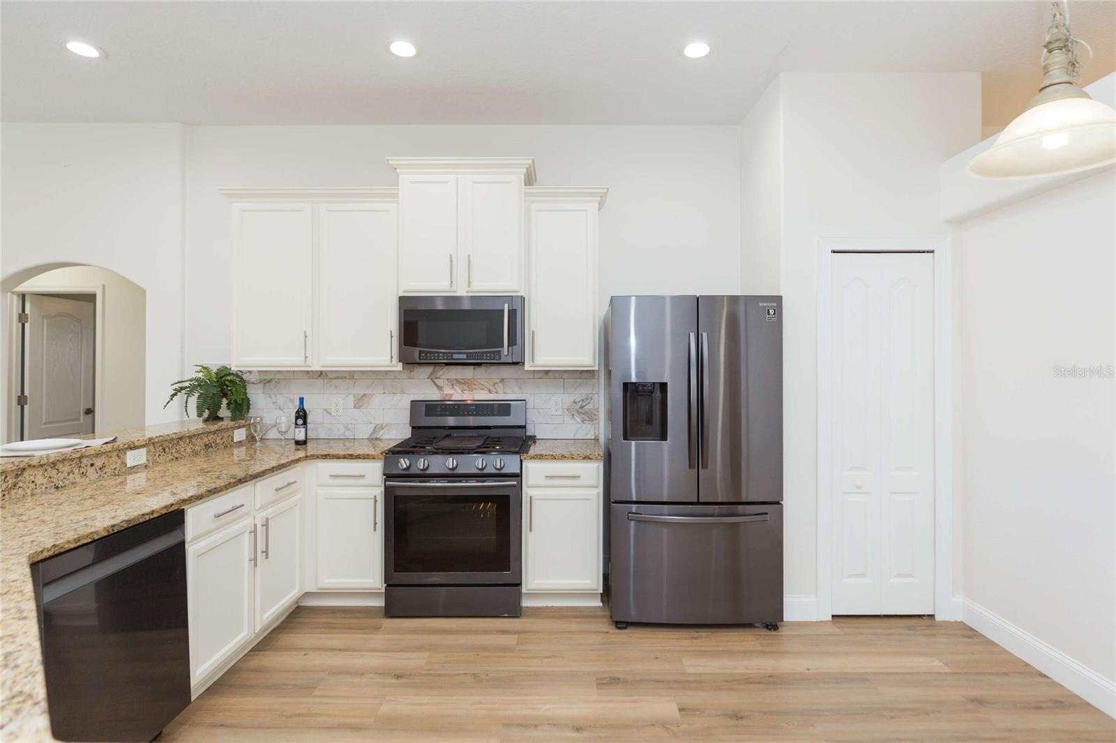 304 APACHE LN, SEFFNER, FL, 33584