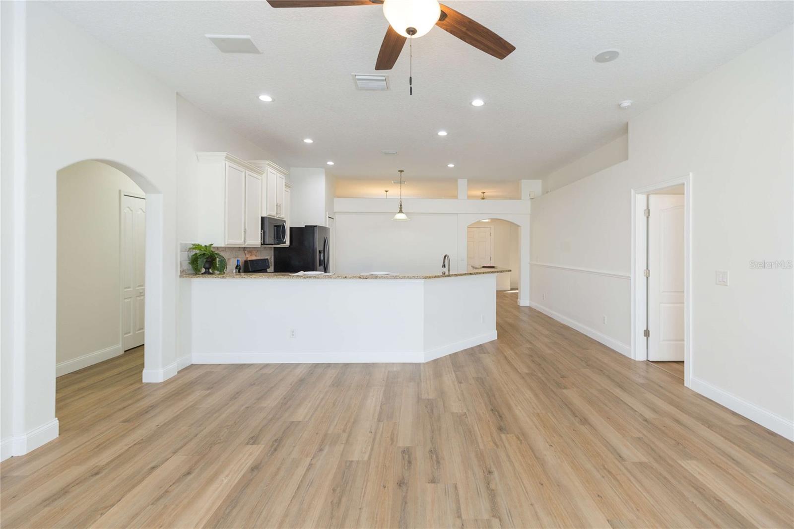 304 APACHE LN, SEFFNER, FL, 33584