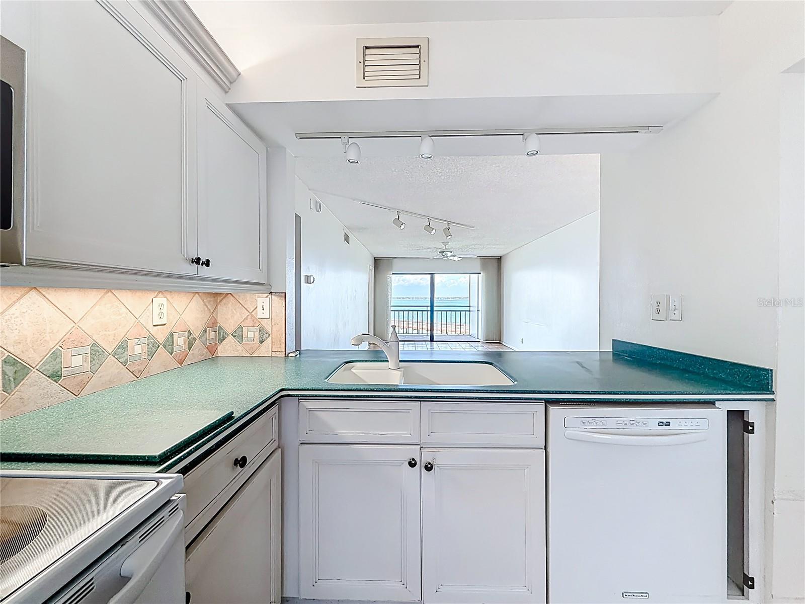 6211 SUN BLVD #211, ST PETERSBURG, FL, 33715