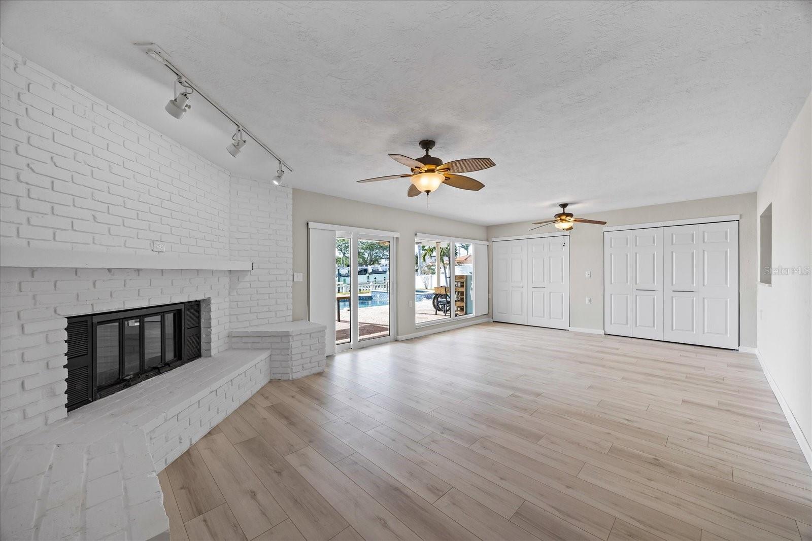 7886 9TH AVE S, ST PETERSBURG, FL, 33707