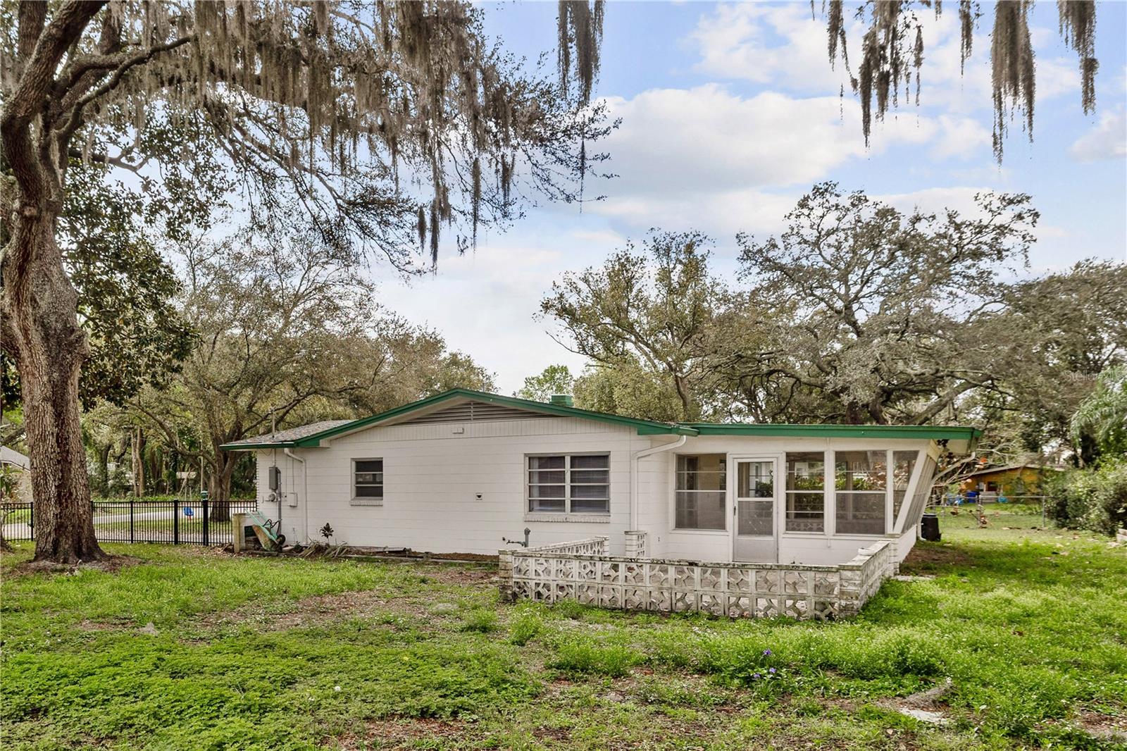 12902 FOREST HILLS DR, TAMPA, FL, 33612