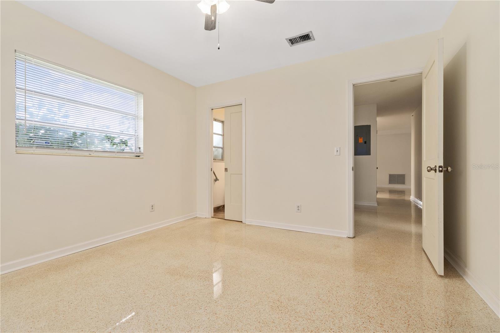 12902 FOREST HILLS DR, TAMPA, FL, 33612