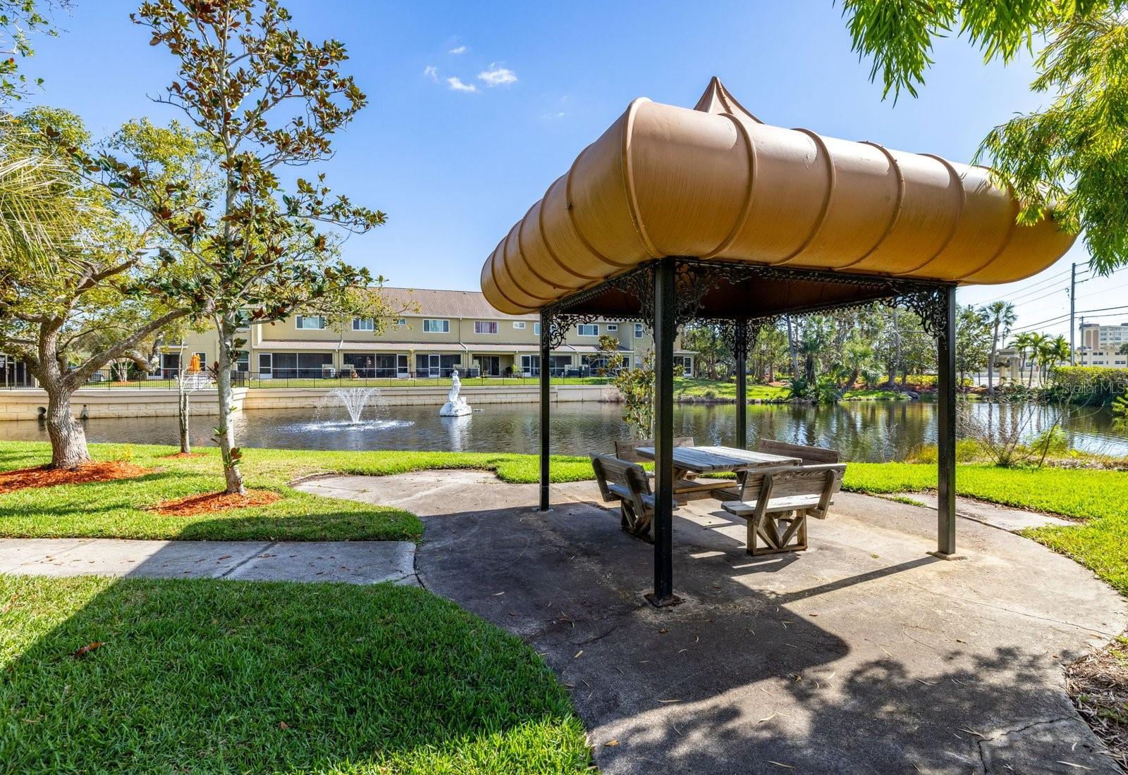 11231 KAPOK GRAND CIR, ST PETERSBURG, FL, 33708