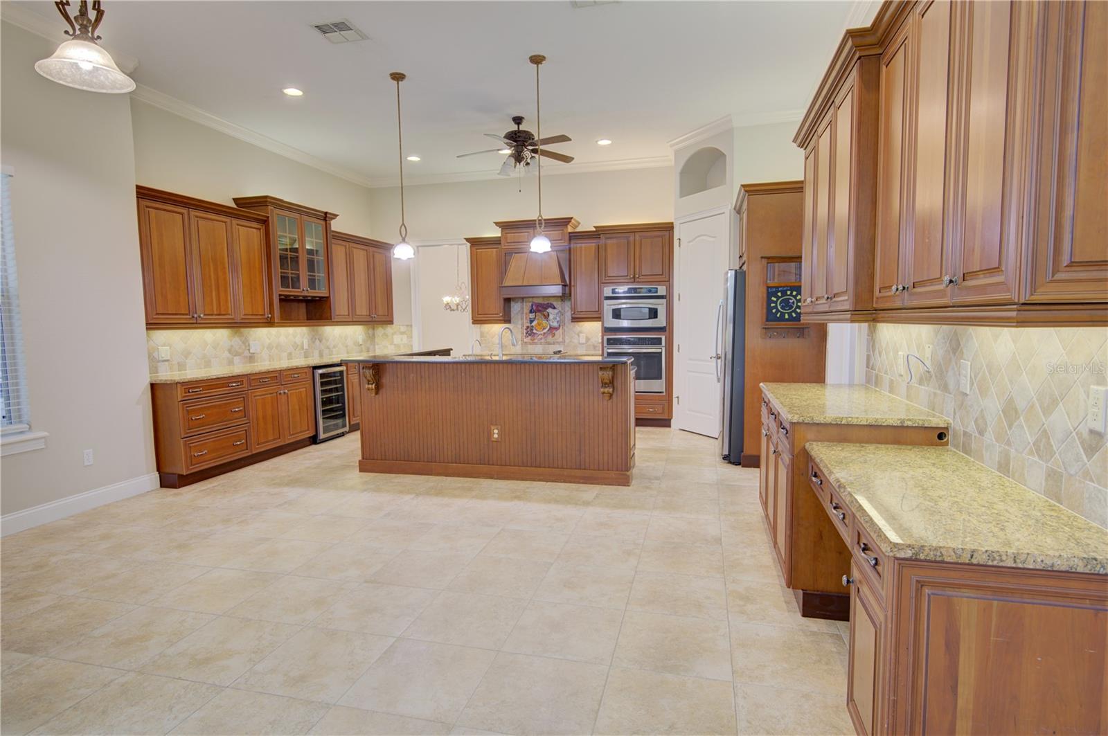 916 MILLS ESTATE PL, CHULUOTA, FL, 32766