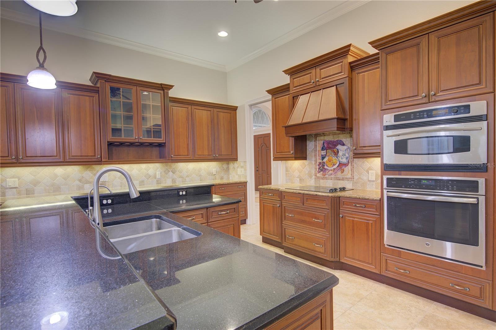 916 MILLS ESTATE PL, CHULUOTA, FL, 32766