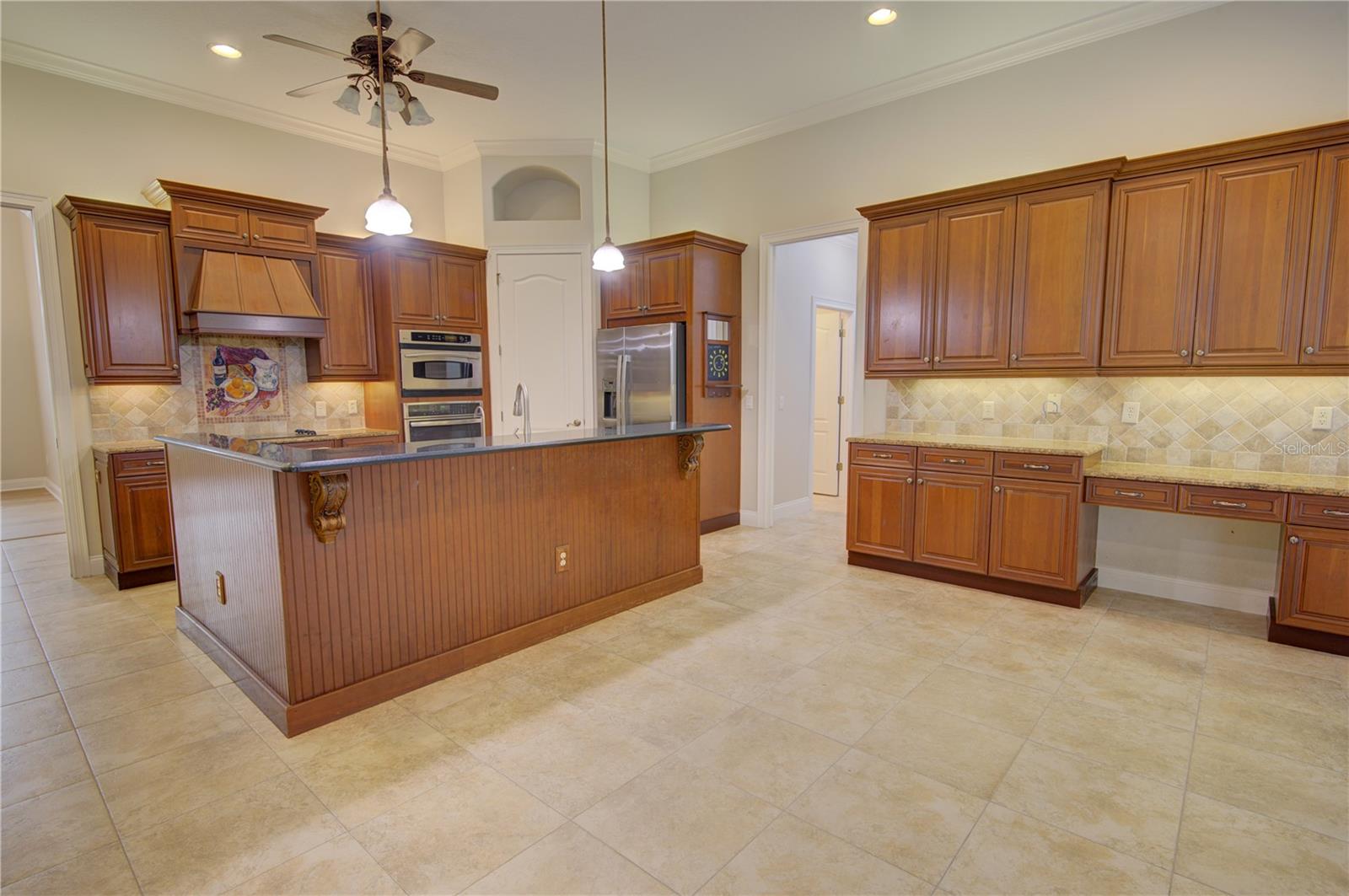 916 MILLS ESTATE PL, CHULUOTA, FL, 32766