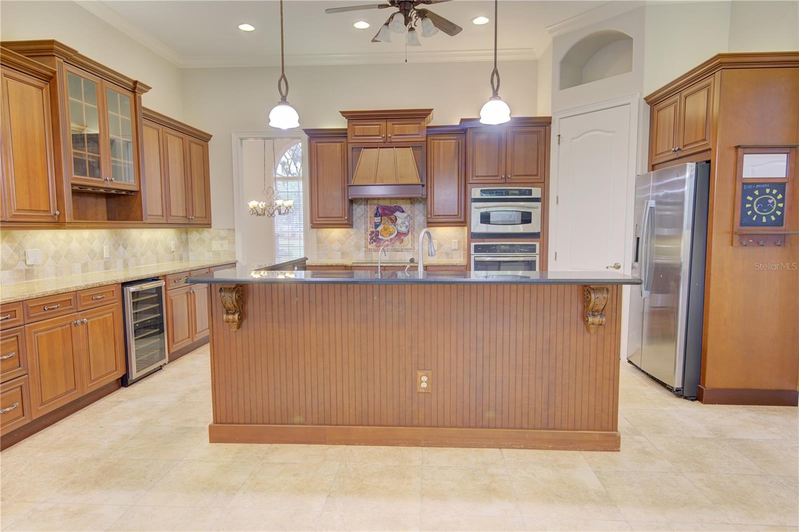 916 MILLS ESTATE PL, CHULUOTA, FL, 32766