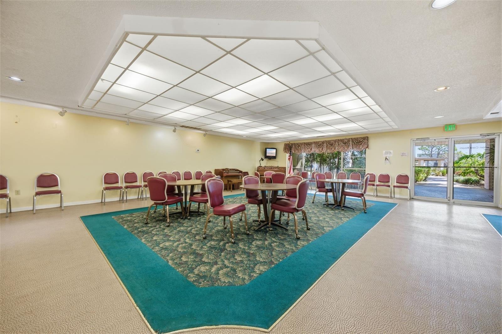 8140 TERRACE GARDEN DR N #102, ST PETERSBURG, FL, 33709