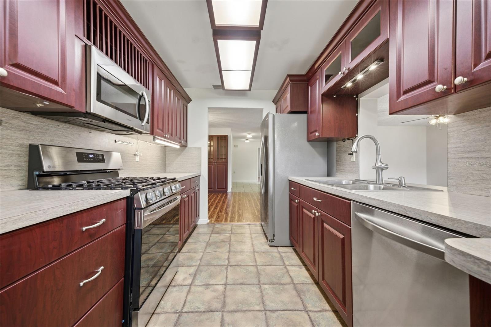 8140 TERRACE GARDEN DR N #102, ST PETERSBURG, FL, 33709