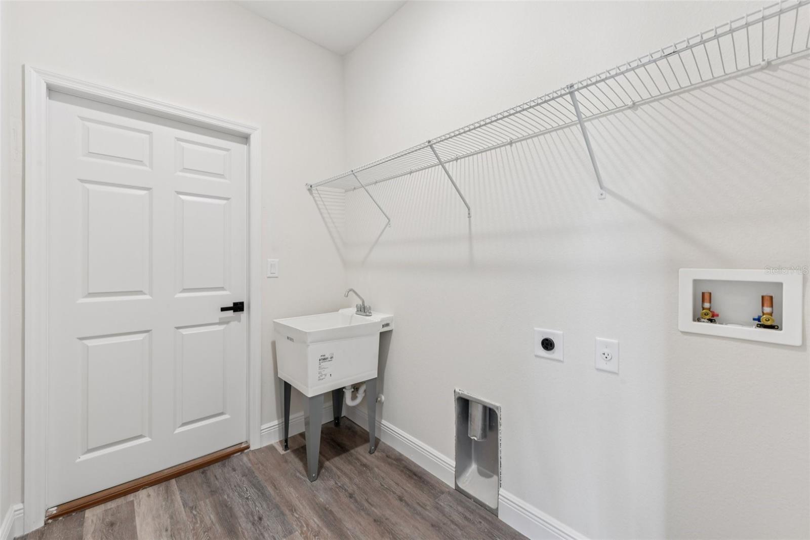 2092 EAST PKWY, DELAND, FL, 32724