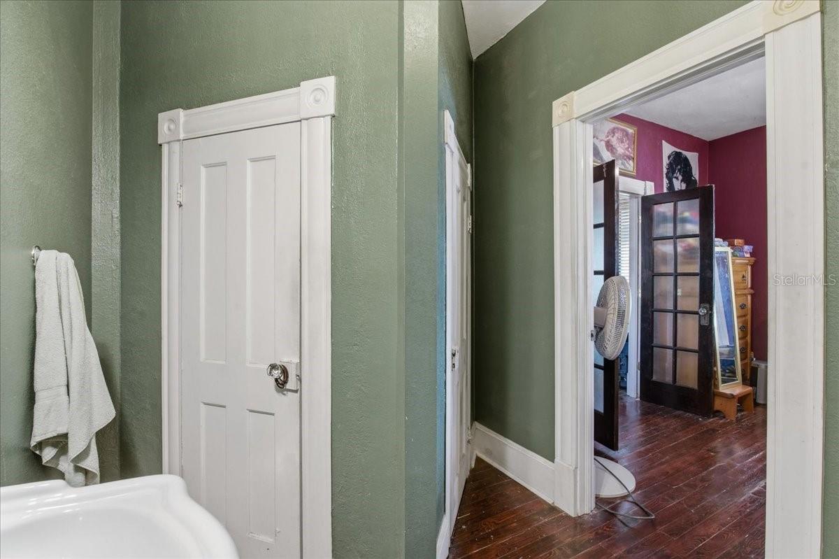 919 E 26TH AVE, TAMPA, FL, 33605
