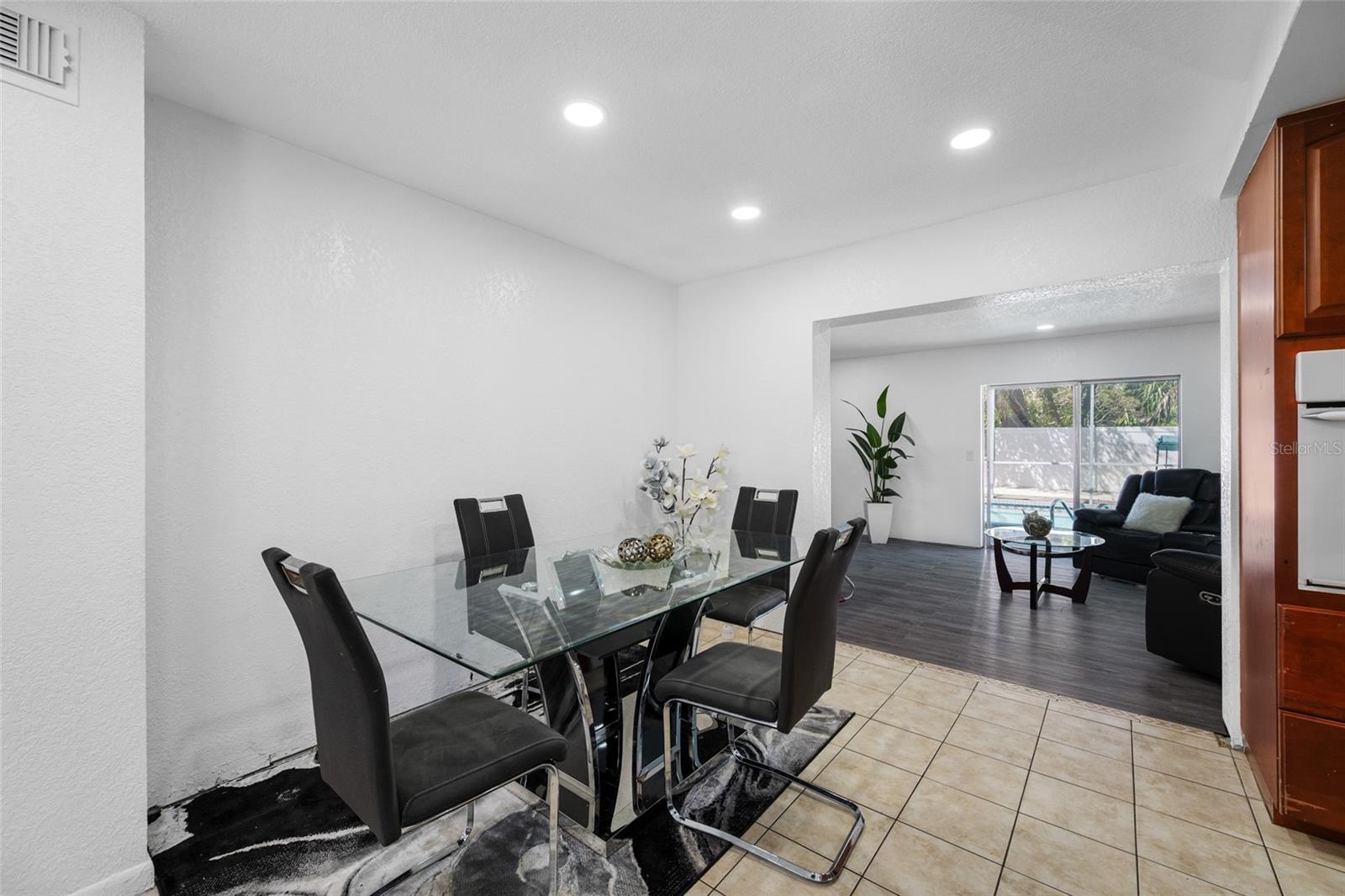 7607 W HANNA AVE, TAMPA, FL, 33615