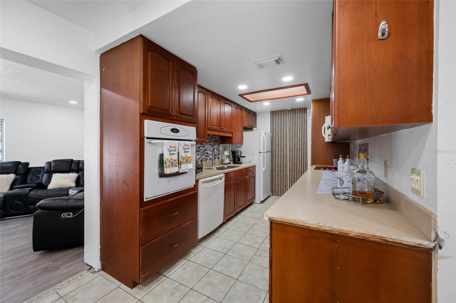 7607 W HANNA AVE, TAMPA, FL, 33615