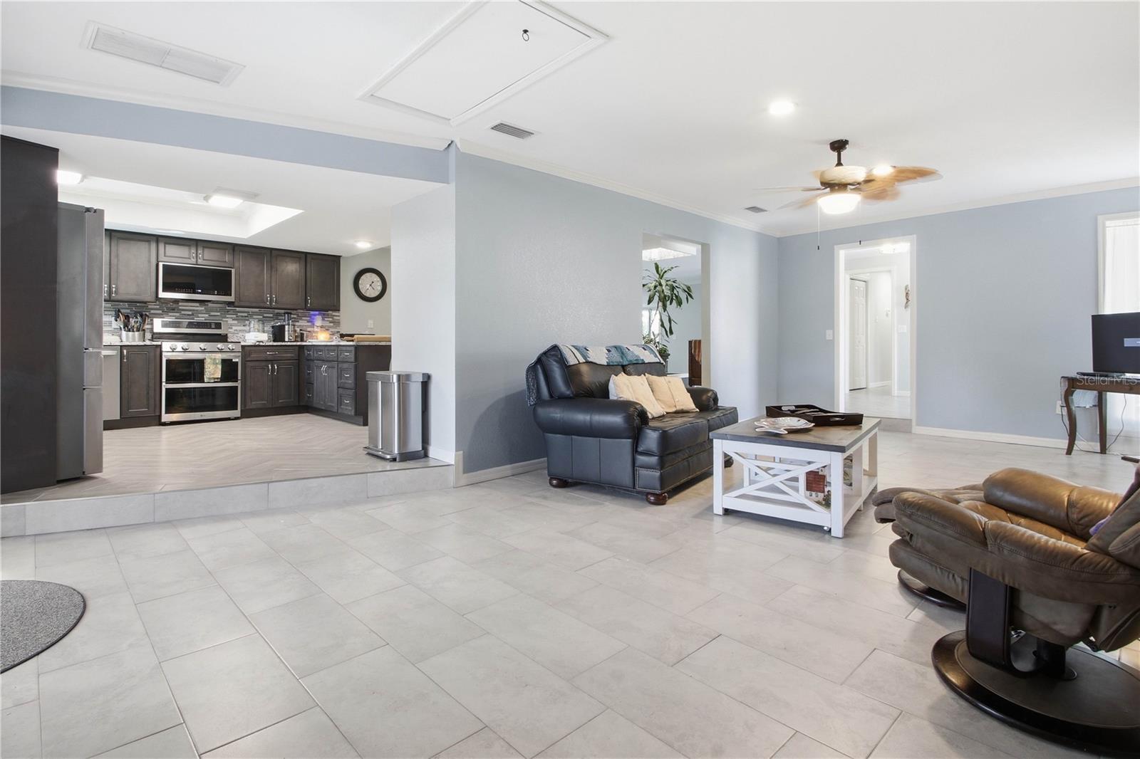 Final view of the living room area. Lets move on the the kitchen.