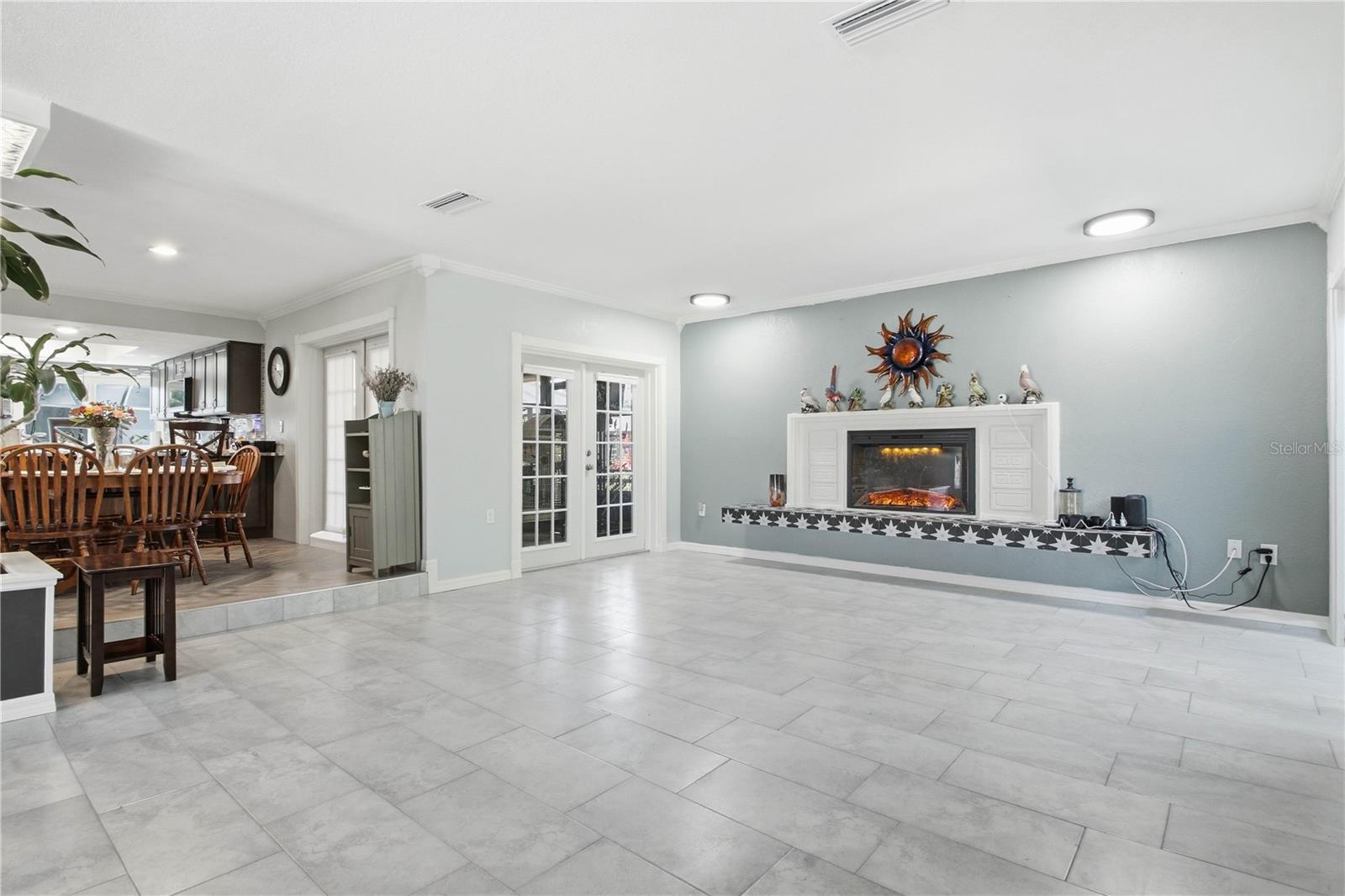 Another view of the same room. So much space!