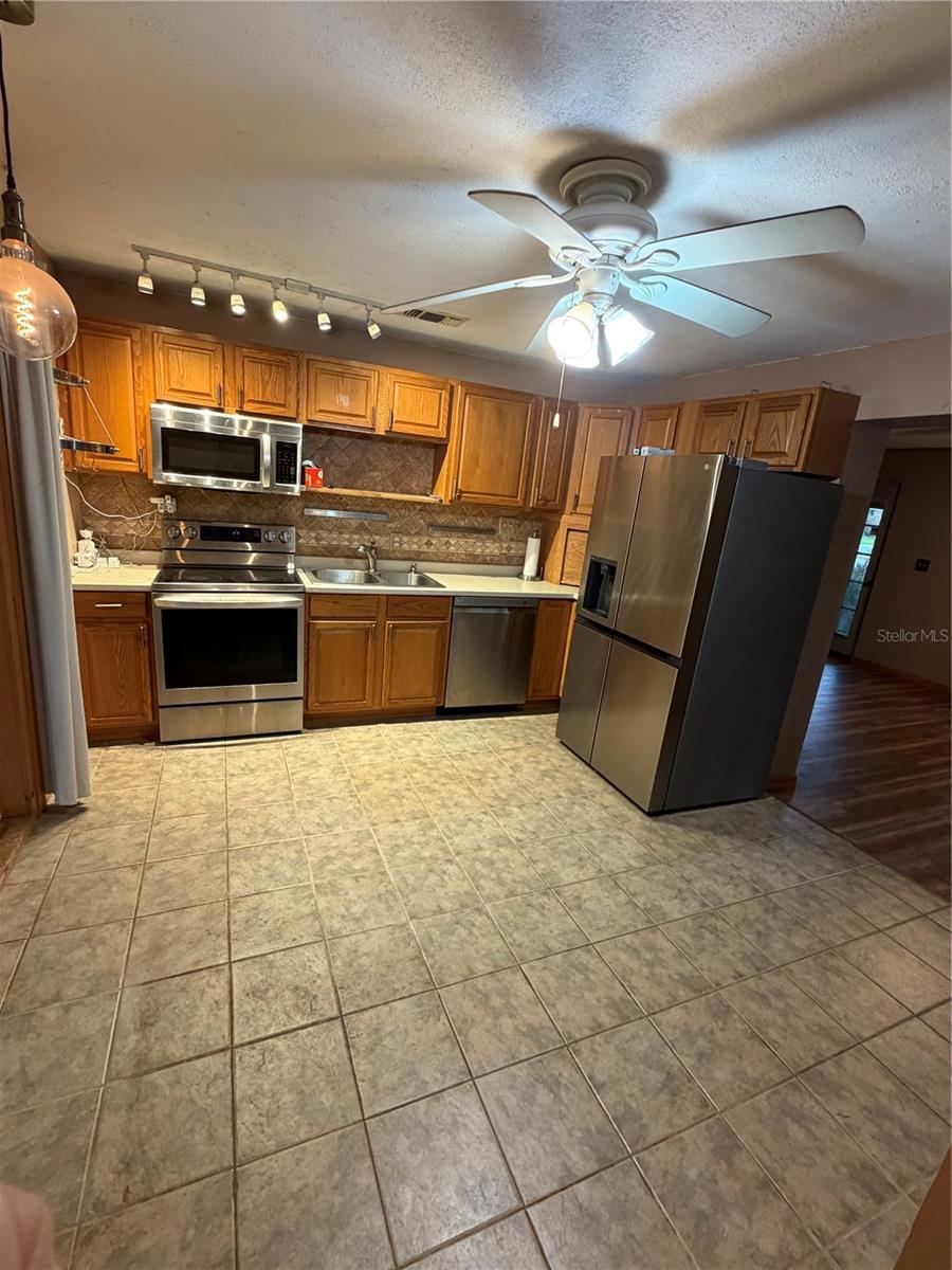 1413 ORANGE AVE, TAVARES, FL, 32778