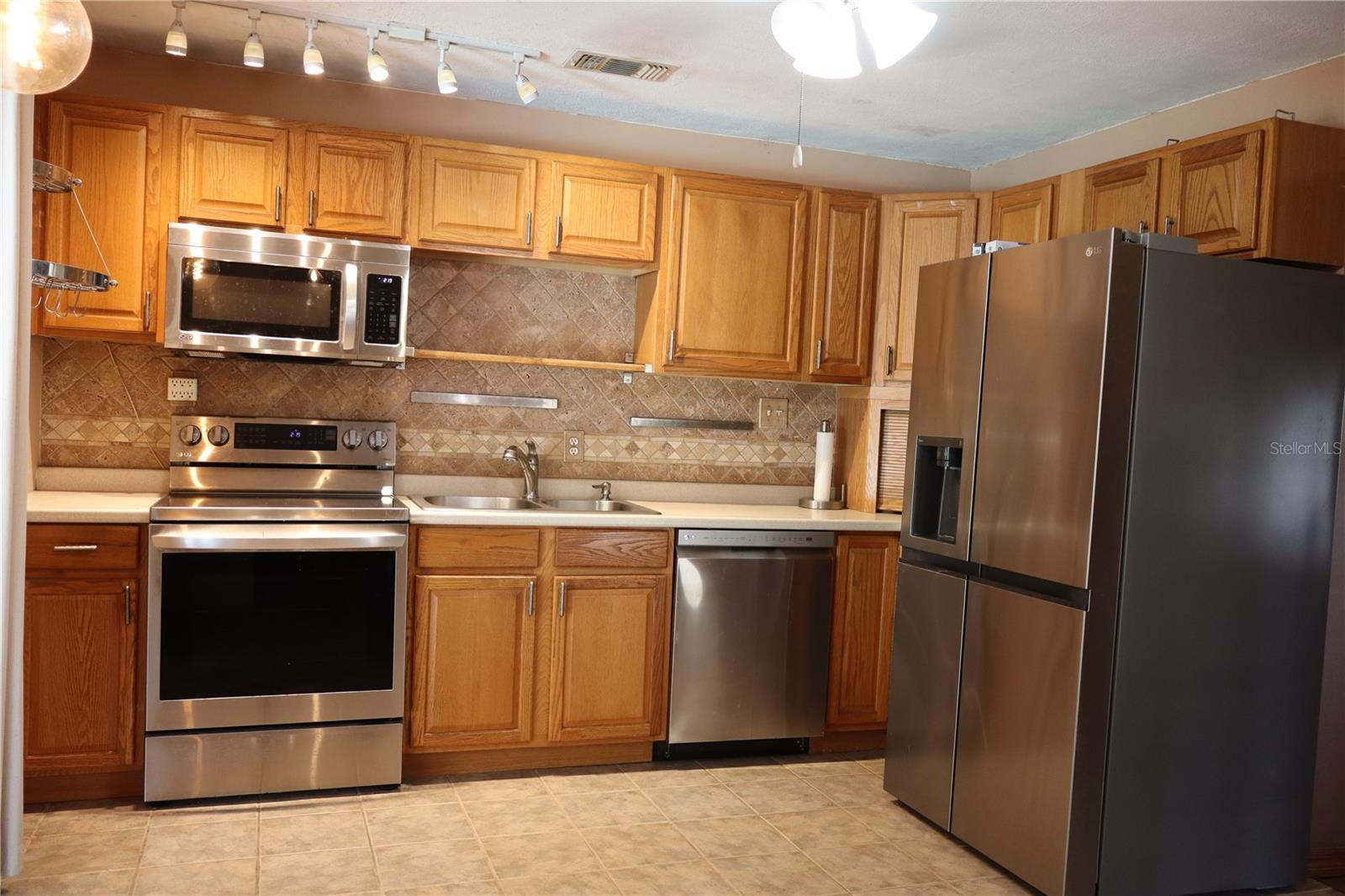 1413 ORANGE AVE, TAVARES, FL, 32778