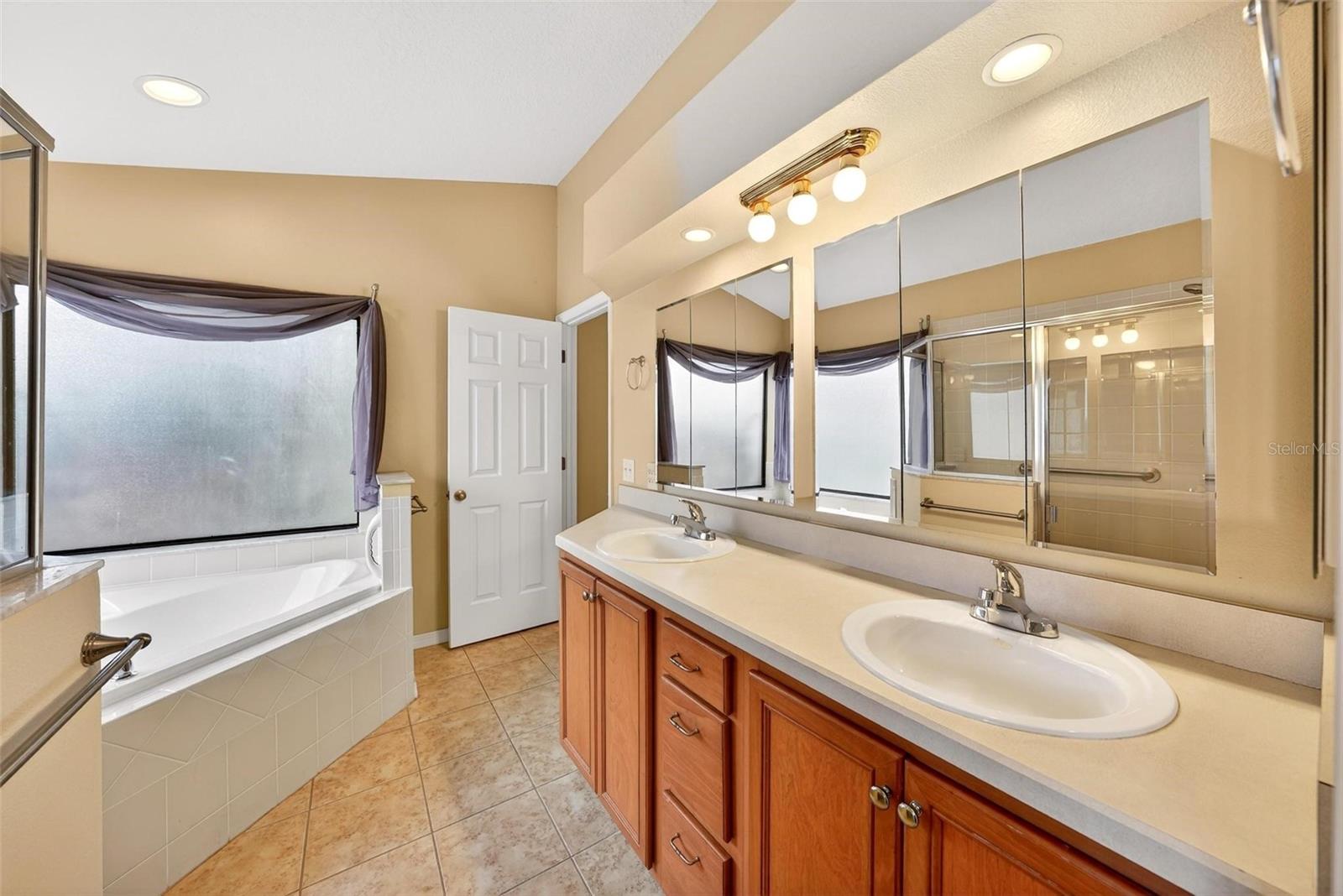 1010 VINDALE RD, TAVARES, FL, 32778
