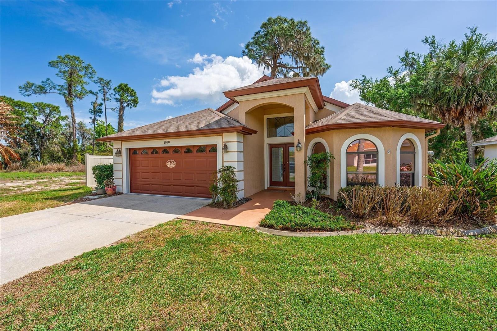 1010 VINDALE RD, TAVARES, FL, 32778