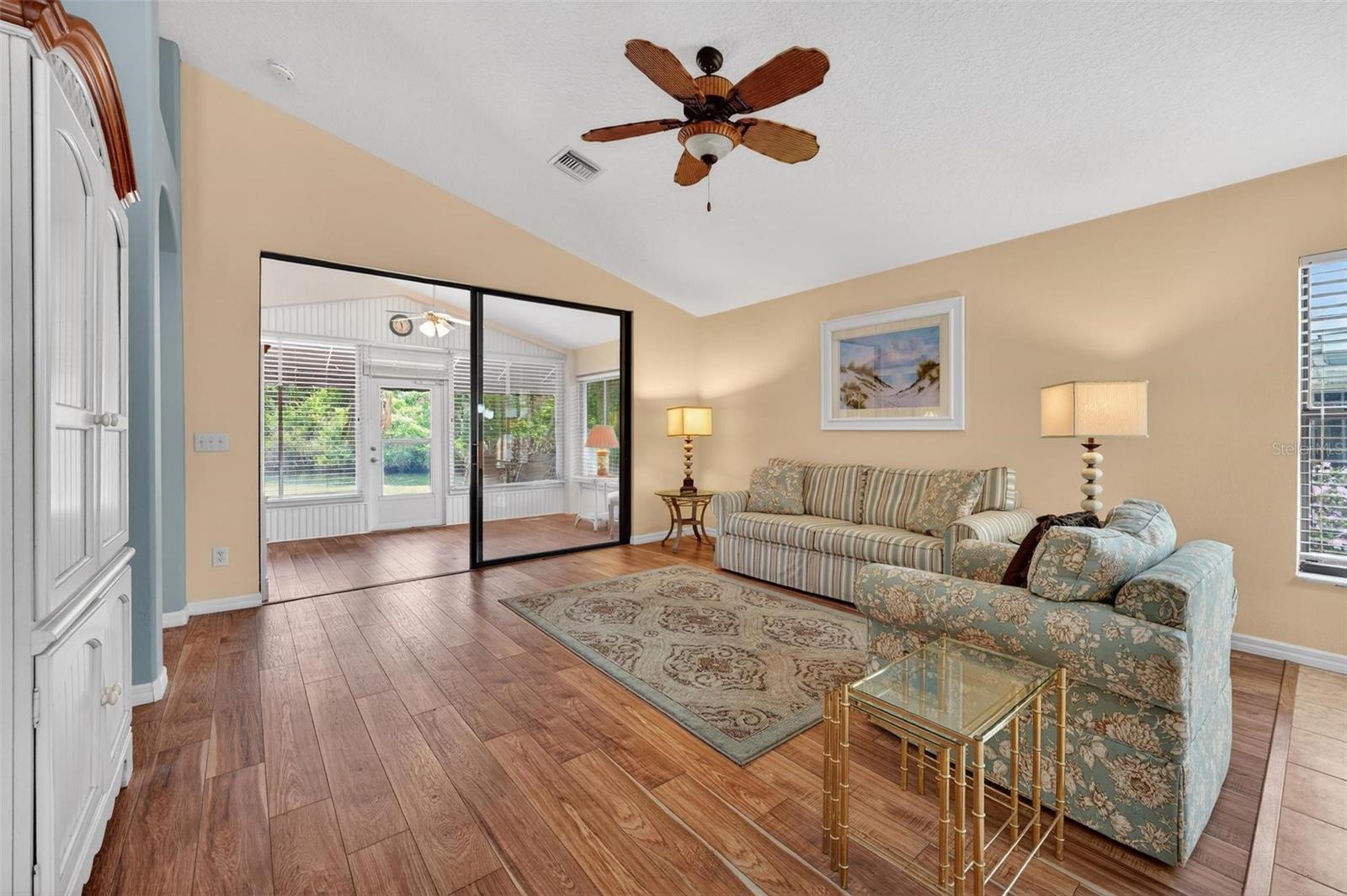 1010 VINDALE RD, TAVARES, FL, 32778