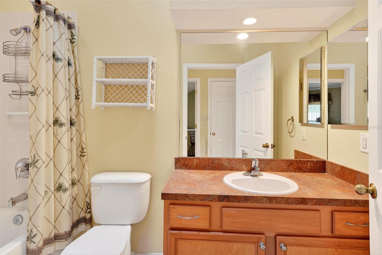 1010 VINDALE RD, TAVARES, FL, 32778