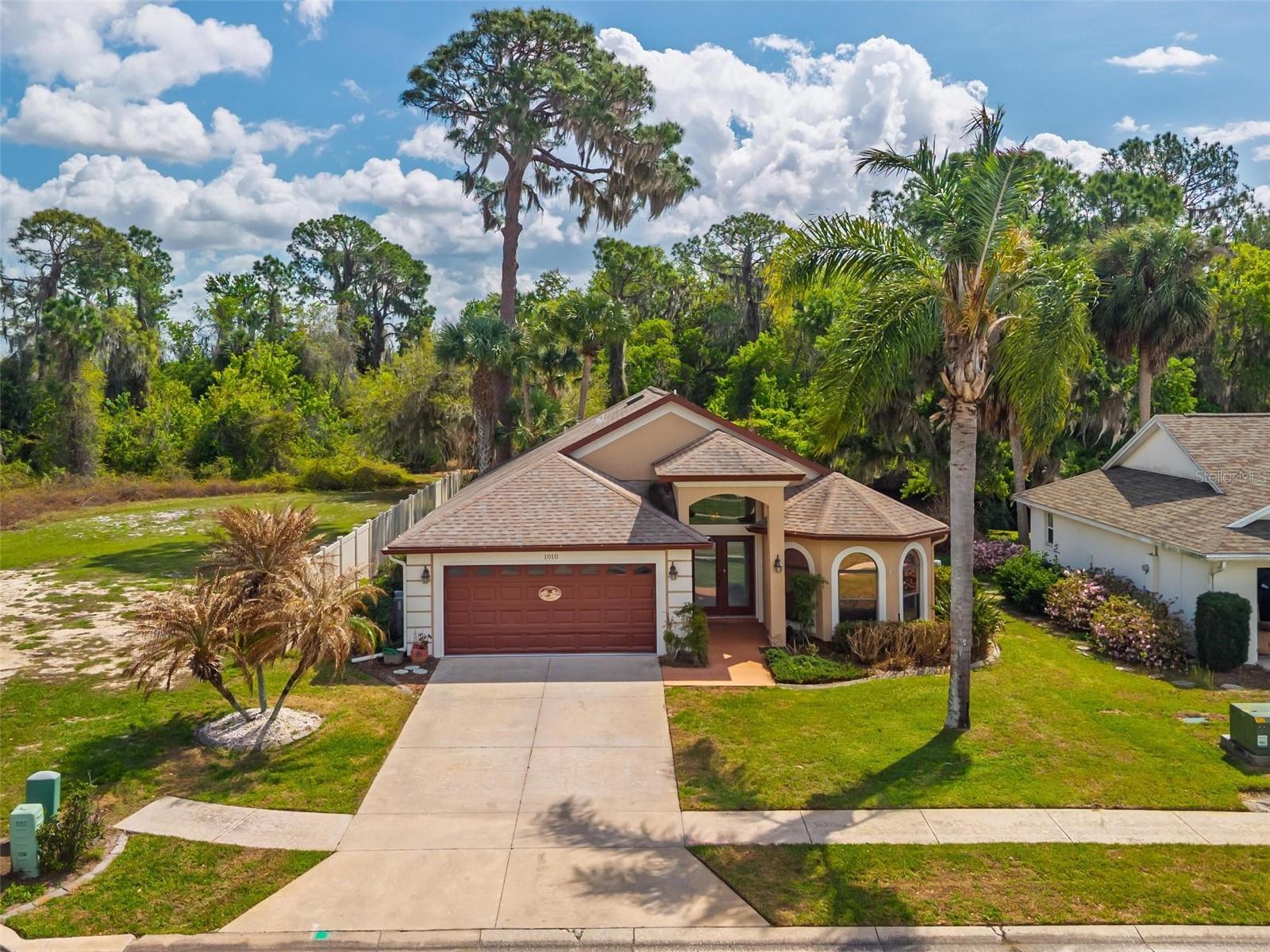 1010 VINDALE RD, TAVARES, FL, 32778