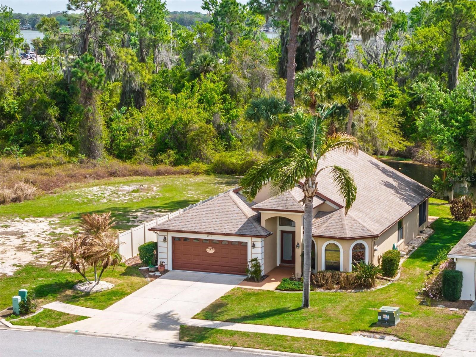 1010 VINDALE RD, TAVARES, FL, 32778
