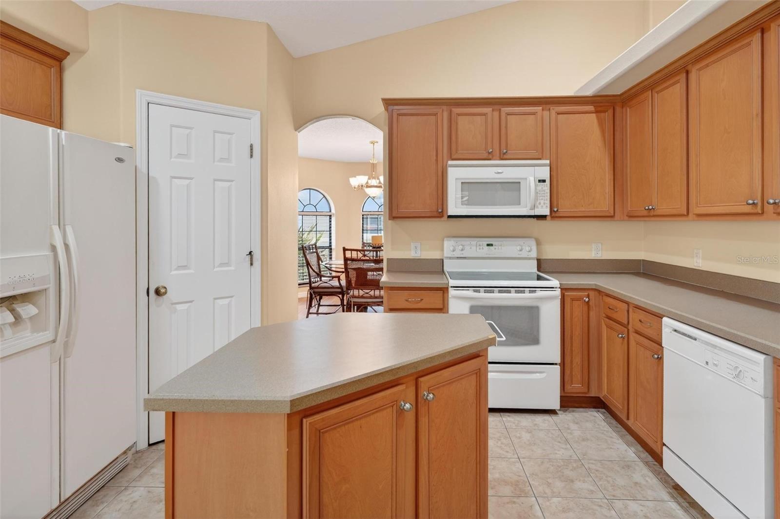 1010 VINDALE RD, TAVARES, FL, 32778