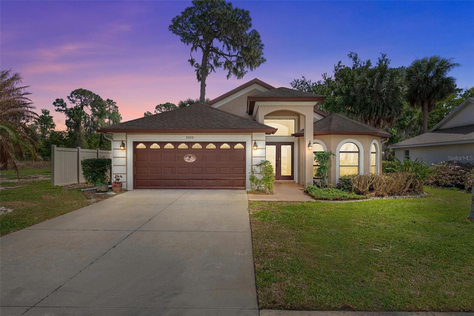 1010 VINDALE RD, TAVARES, FL, 32778