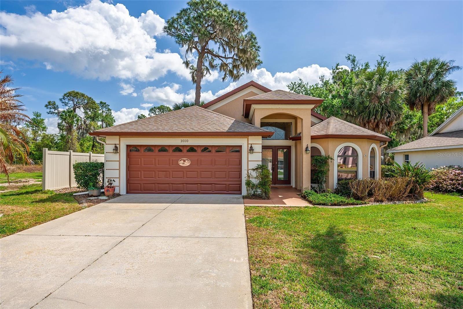 1010 VINDALE RD, TAVARES, FL, 32778