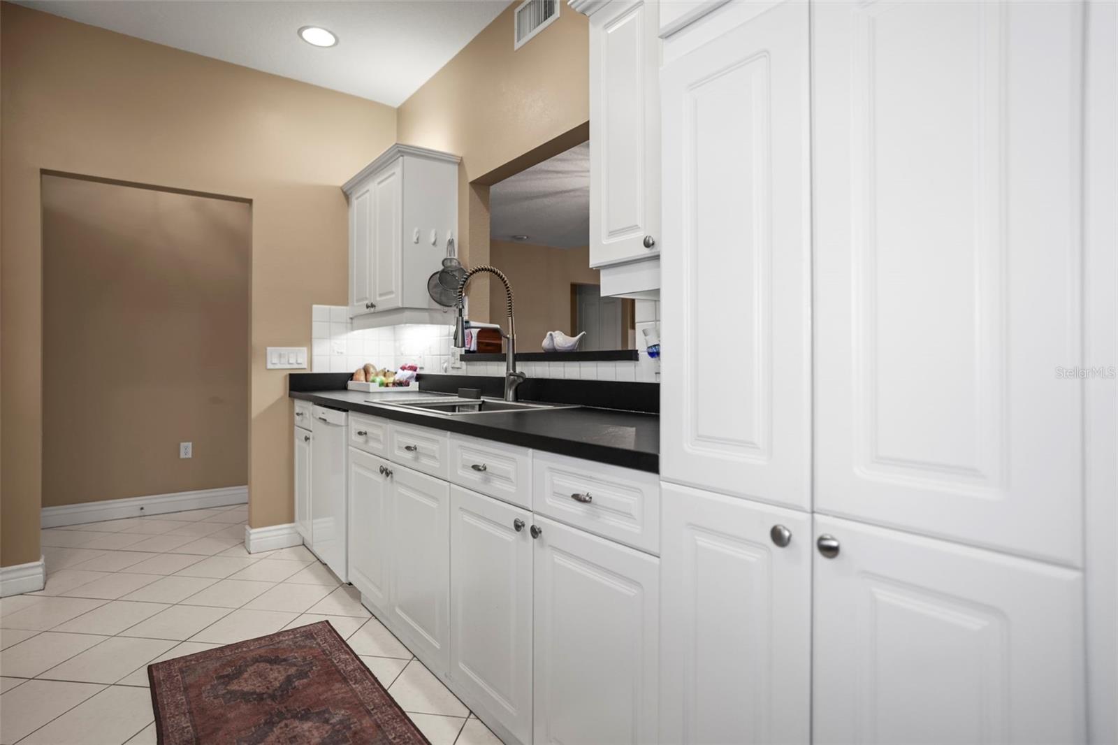 5 ISLAND PARK PL #206, DUNEDIN, FL, 34698