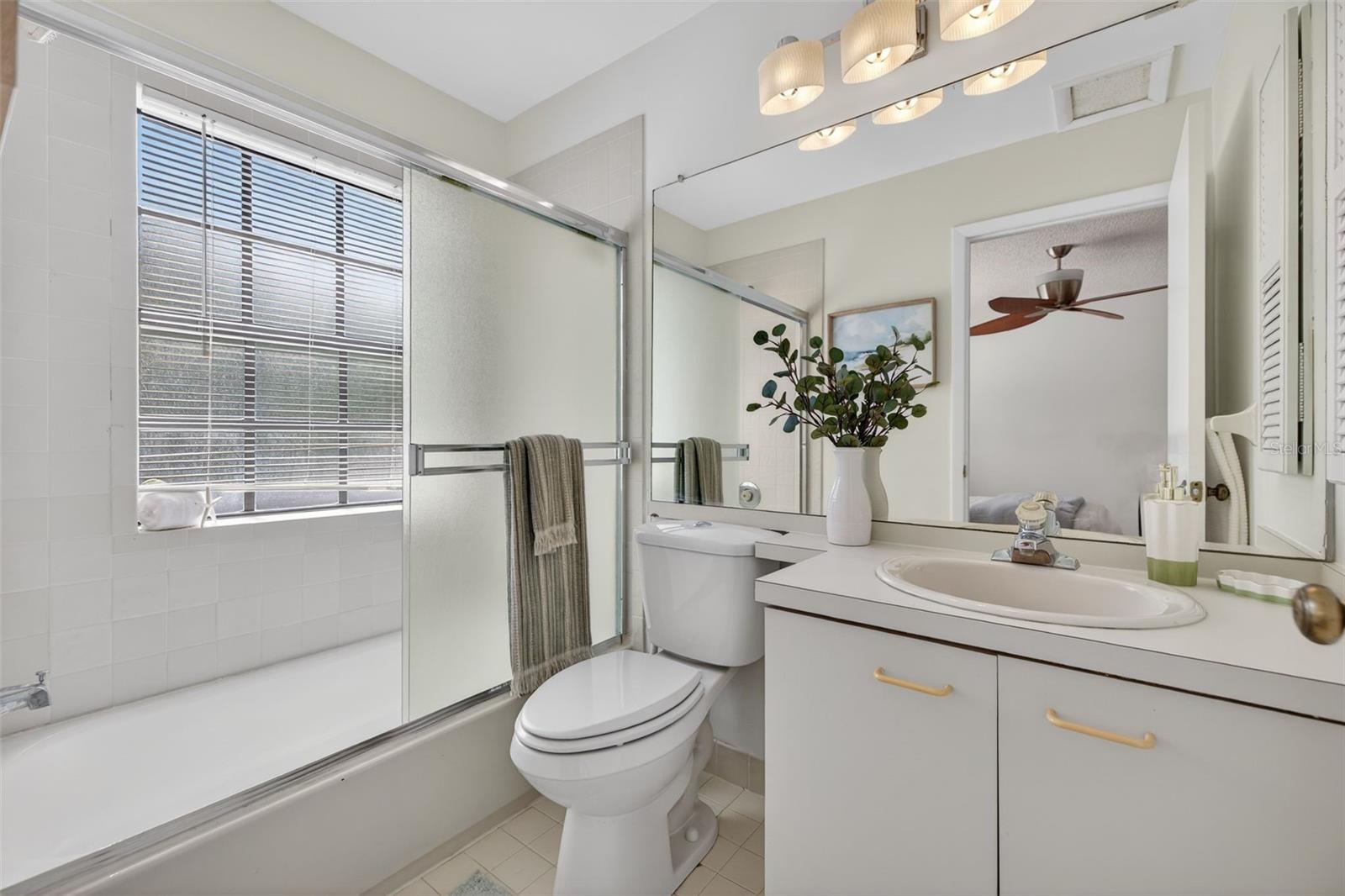 Ensuite Bath in 2nd upstairs bedroom