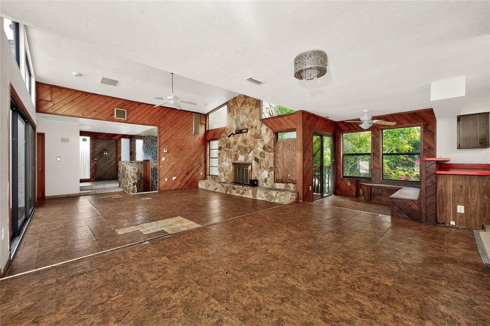 401 AQUI ESTA DR, PUNTA GORDA, FL, 33950
